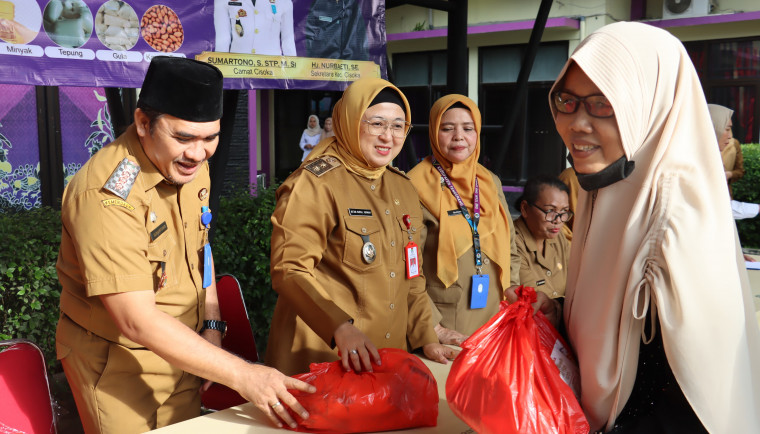 Menjelang Idul Fitri, Masyarakat Antusias Sambangi Geraka Pasar Murah Kecamatan Cisoka