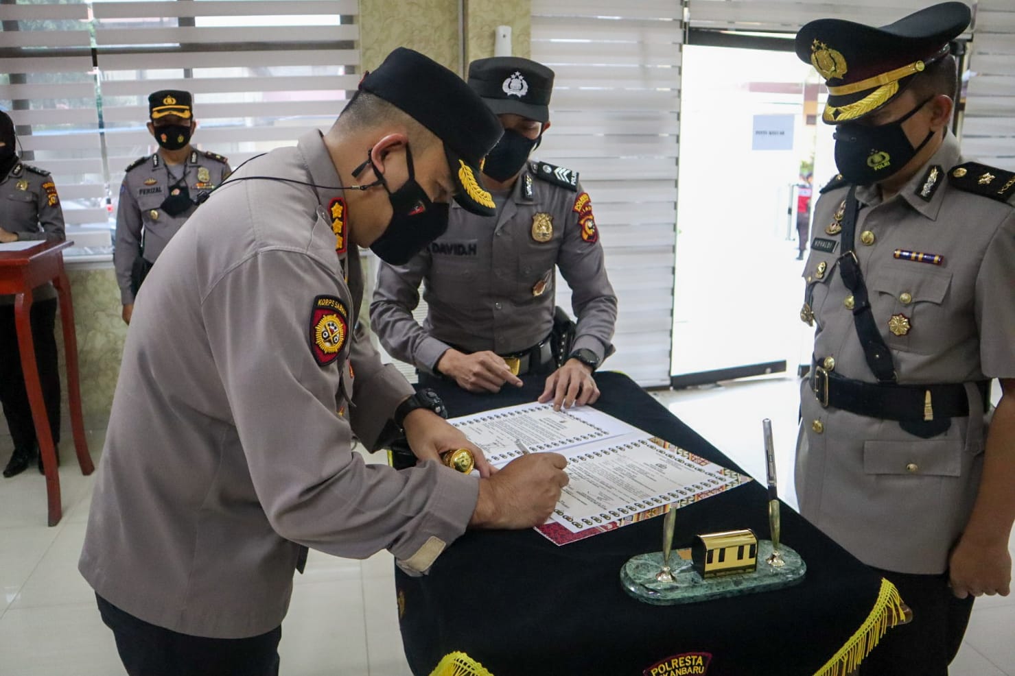 Kapolresta Pekanbaru Pimpin Upacara Serah Terima Jabatan Kabag Ops Polresta