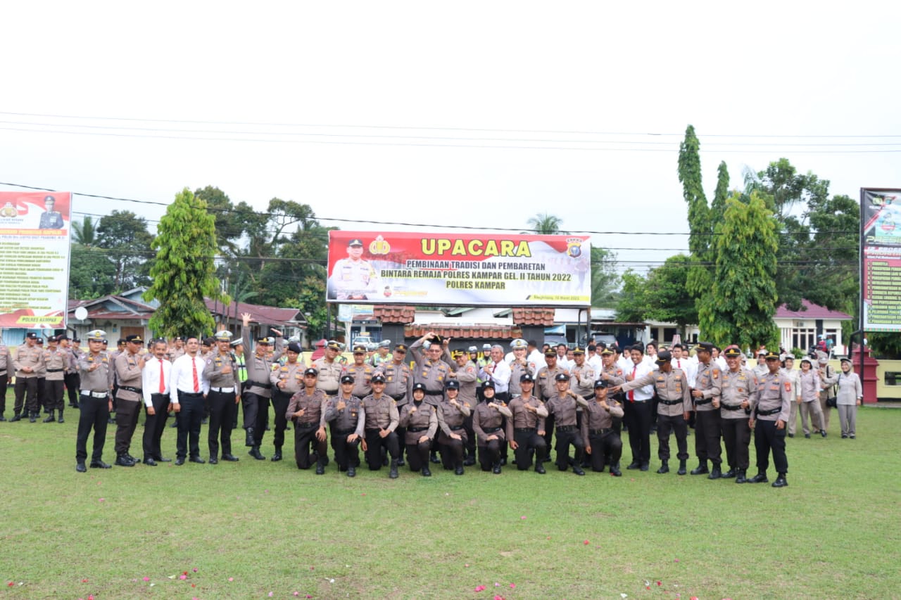 Sepuluh Bintara Remaja Polres Kampar Ikuti Tradisi Pembaretan