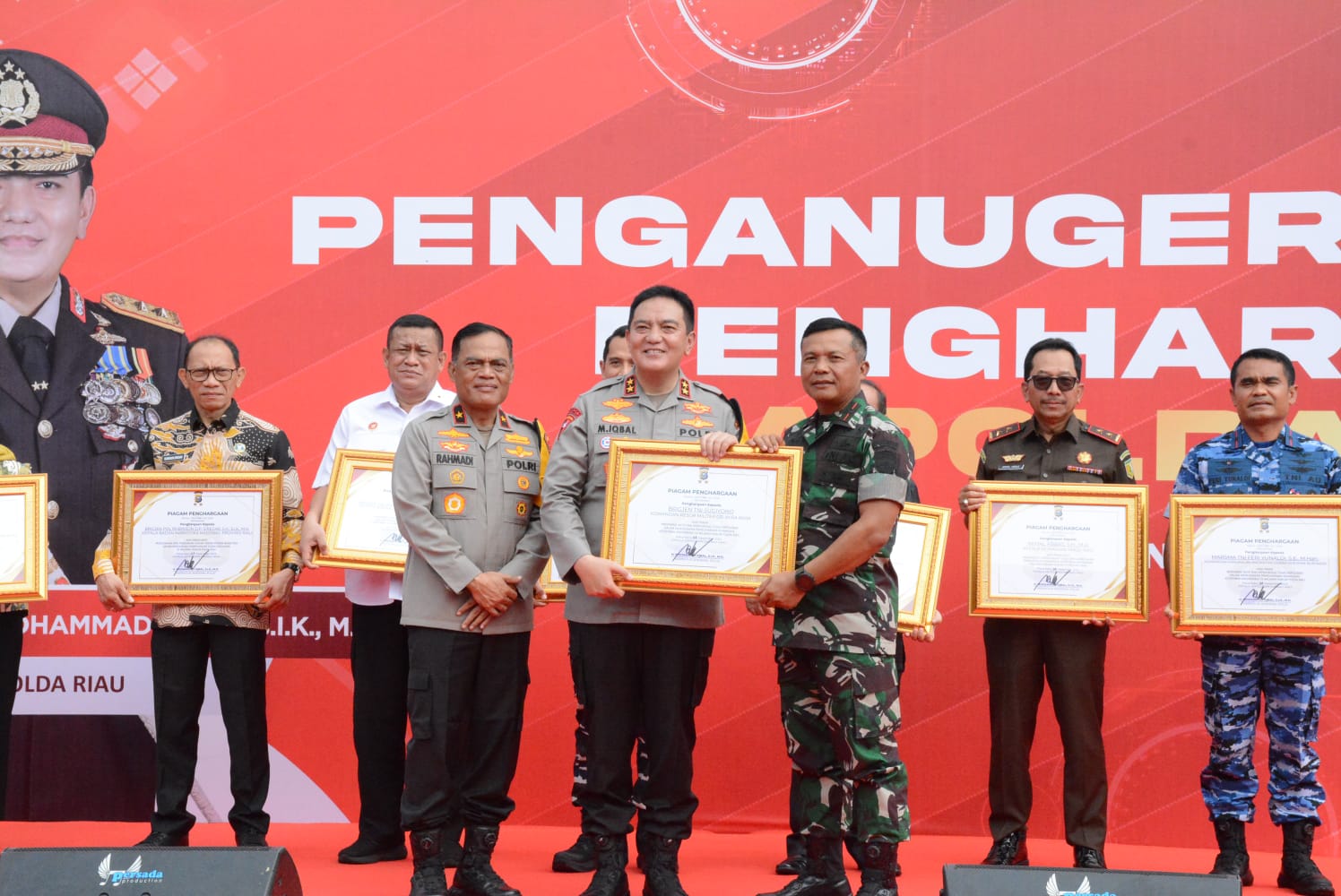 DANREM 031/WB TERIMA PENGHARGAAN DARI KAPOLDA RIAU