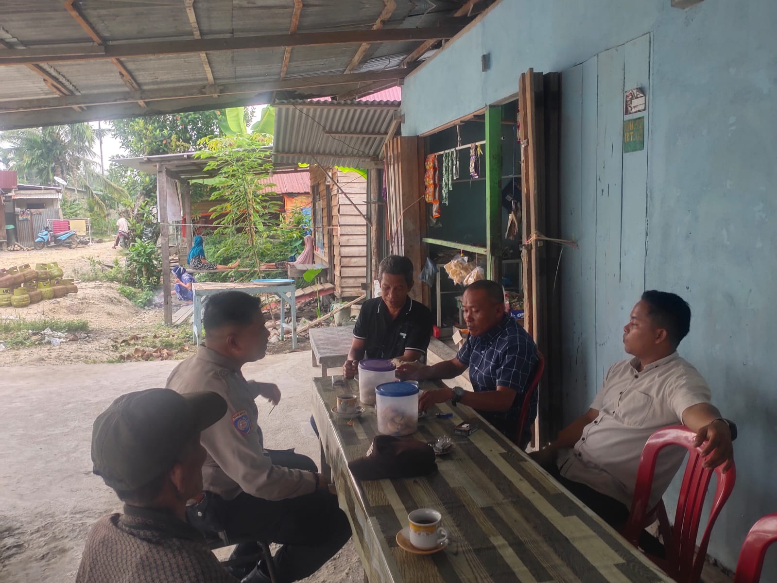 BHABINKAMTIBMAS KEC. KERITANG SAPA WARGANYA AJAK JAGA KAMTIBMAS JELANG PILKADA SERENTAK 2024