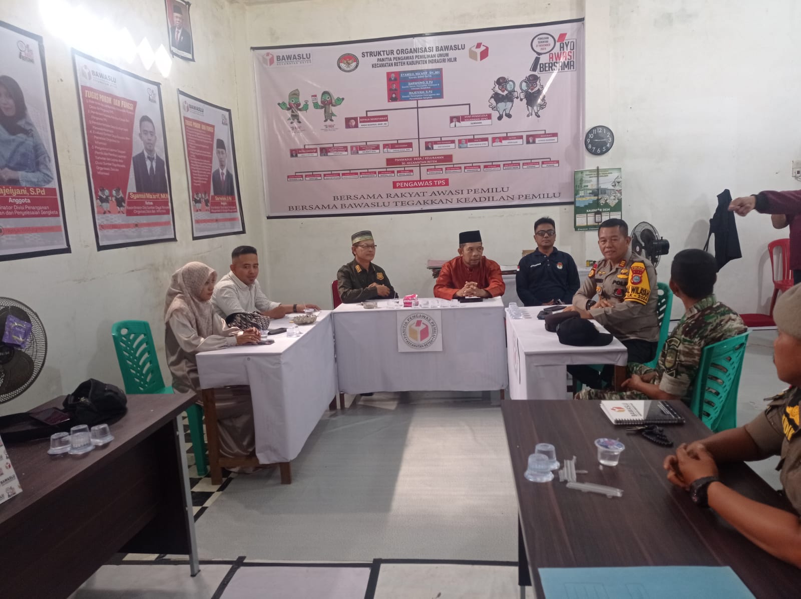 Polsek Reteh  Laksanakan patroli dan Silaturahmi untuk pastikan kamtibmas tetap kondusif