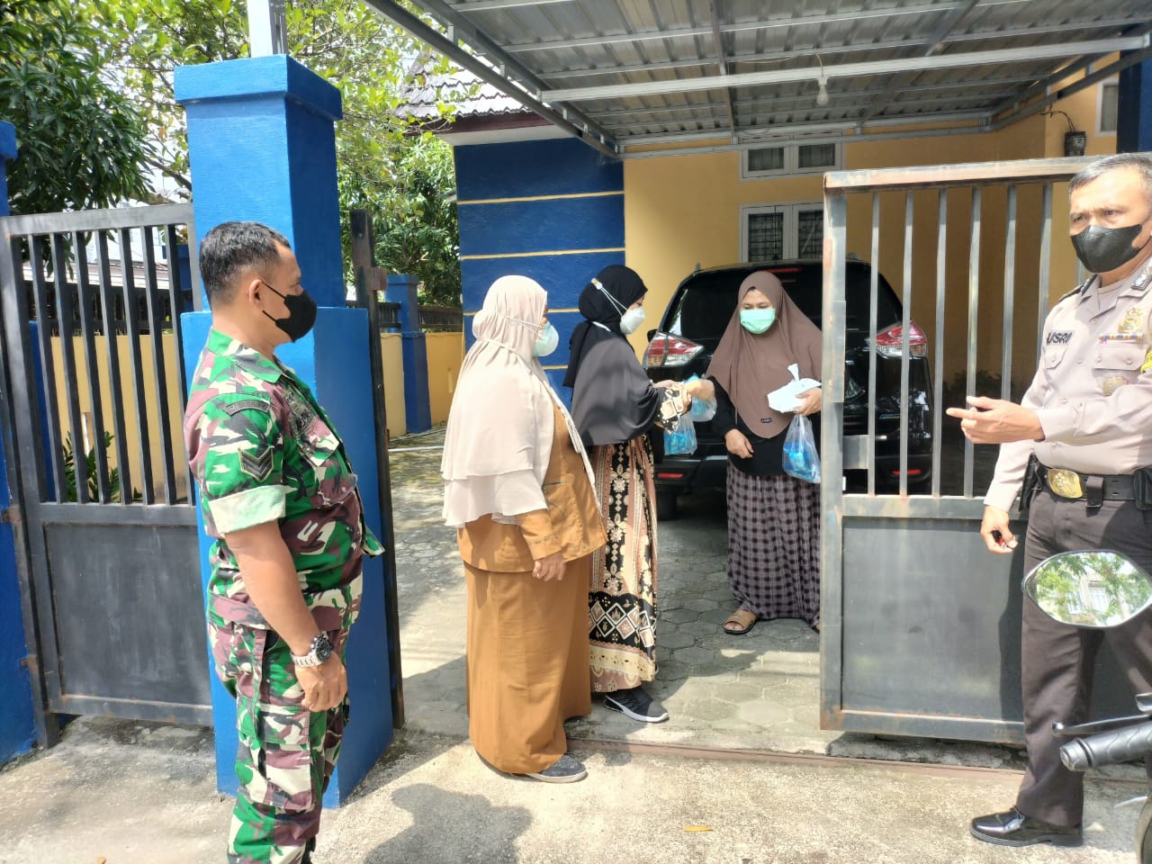 Para Bhabinkamtibmas Polsek Sukajadi laksanakan Kegiatan Treacing Masyarakat yang terpapar Covid-19