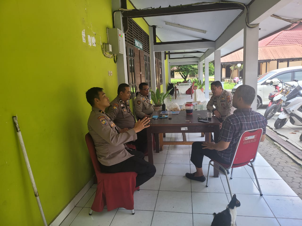 Patroli sambang  di PPK Kecamatan Tuah Karya