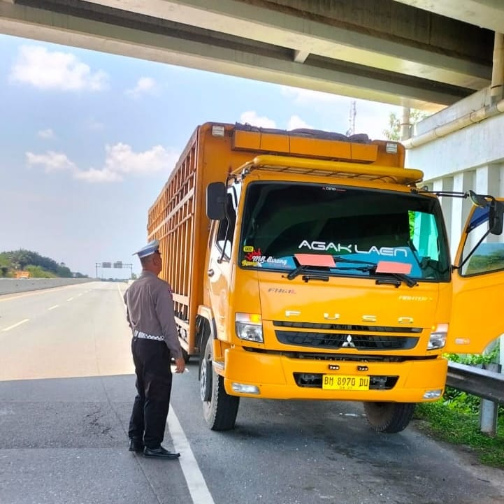 PERSONEL SAT PJR DITLANTAS POLDA RIAU GELAR GIAT PATROLI & COOLING SYSTEM