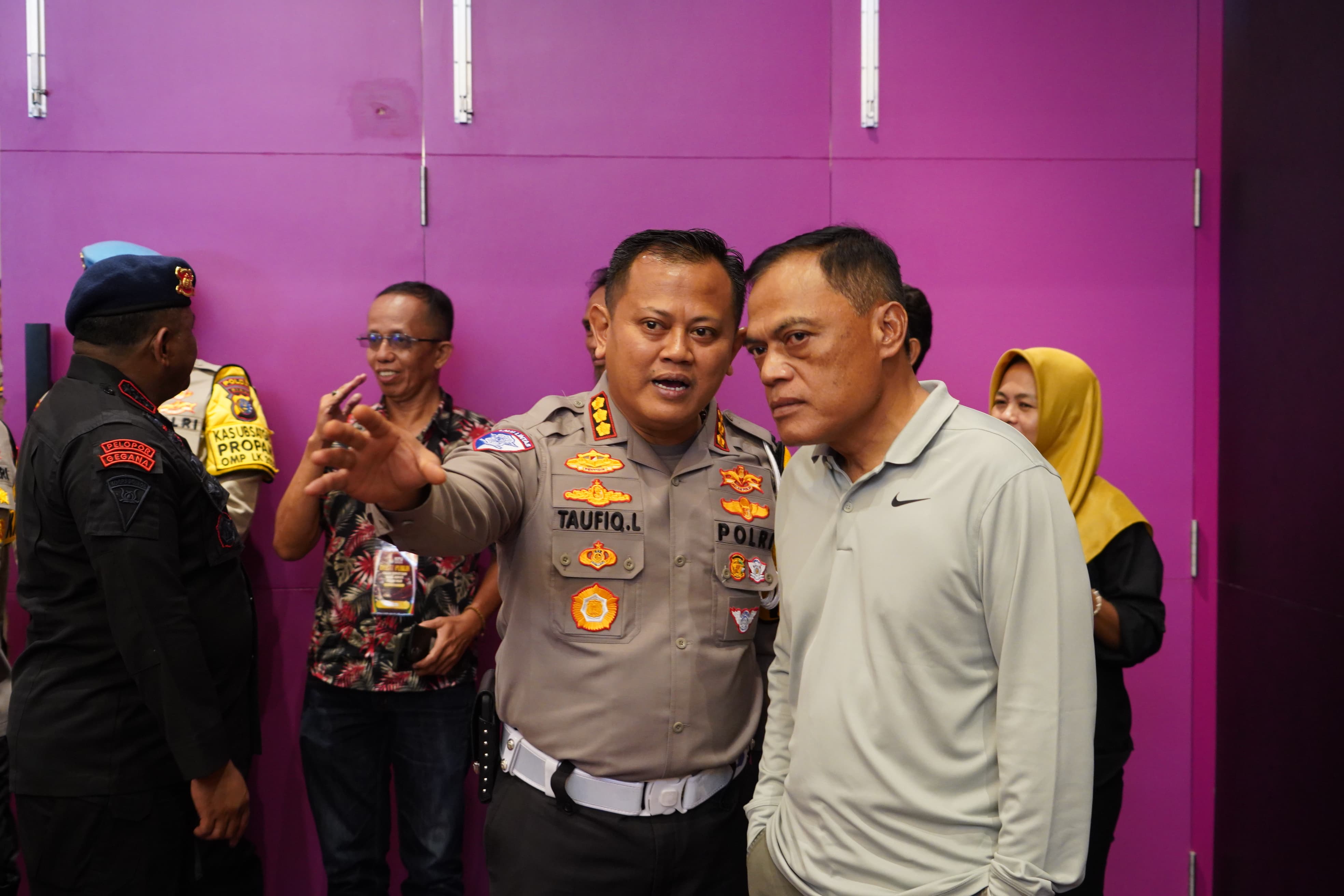 253 PERSONEL GABUNGAN POLDA RIAU SUKSES AMANKAN KAMPANYE TERBUKA DEBAT PUBLIK