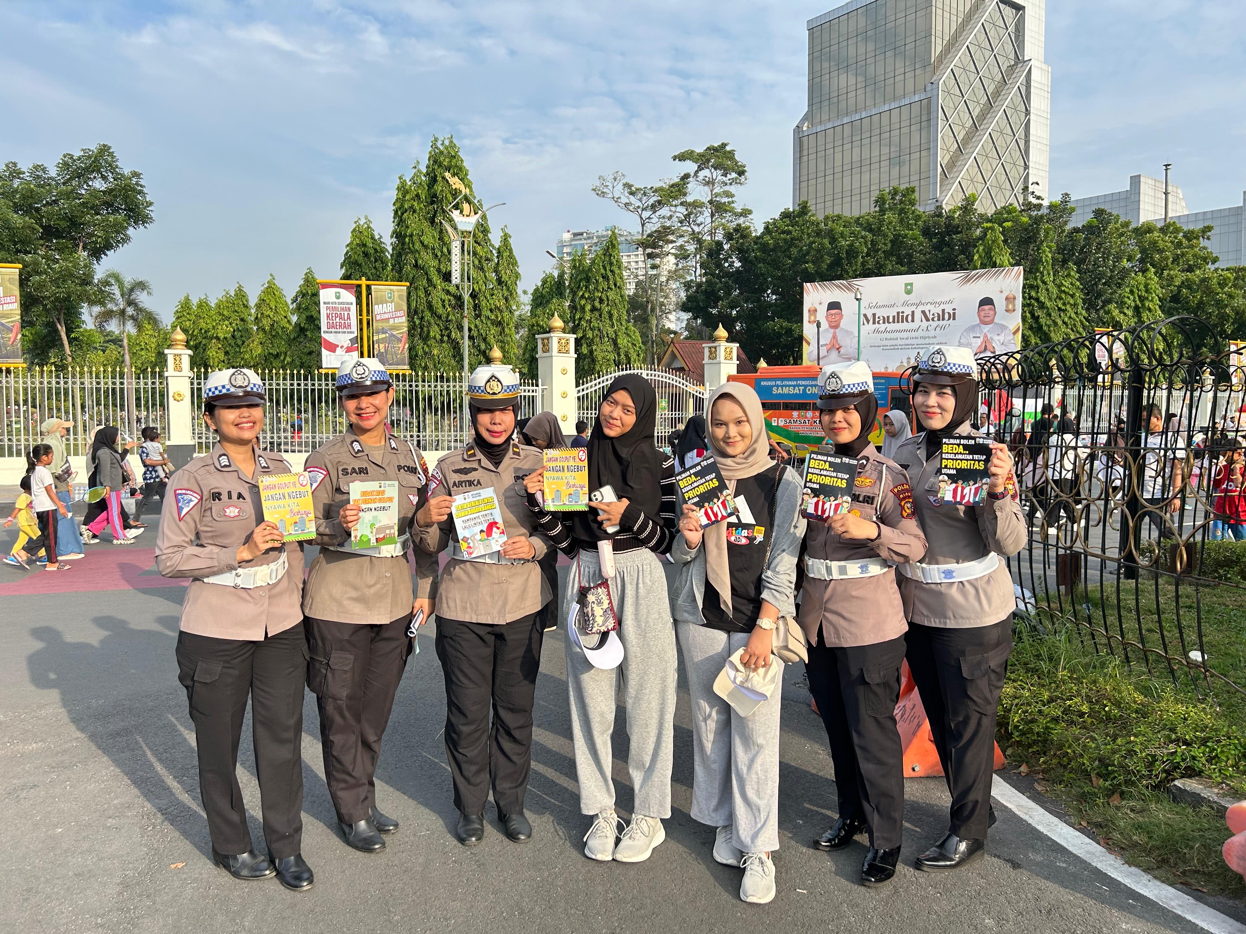 TIM COOLING SYSTEM DITLANTAS POLDA RIAU EDUKASI PENGUNJUNG CAR FREE DAY