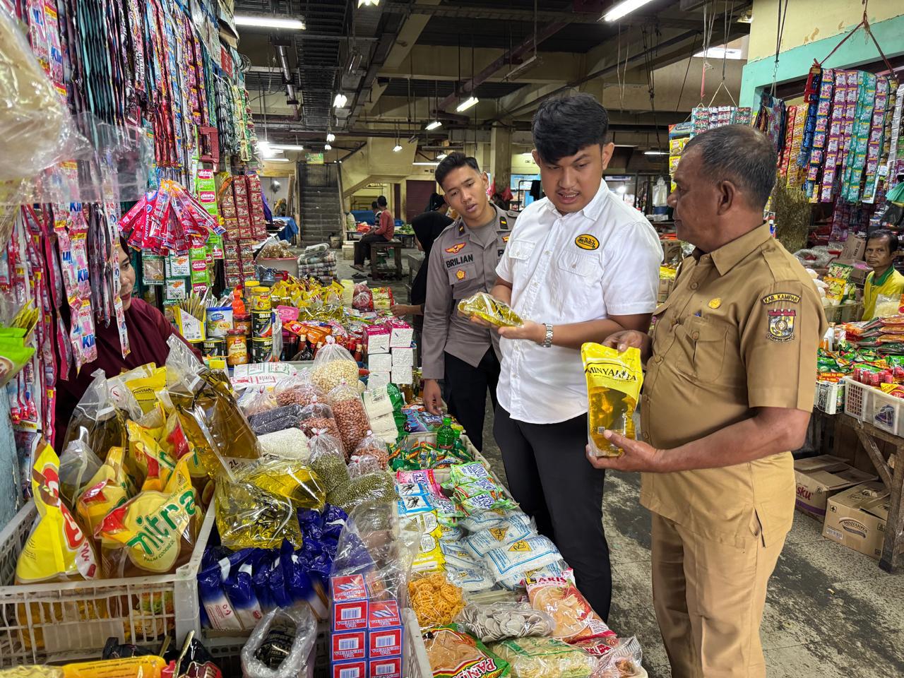Sat Reskrim Polres Kampar Pastikan Minyakita di Bangkinang Sesuai Standar, Tinjau Langsung Ke Pasar 