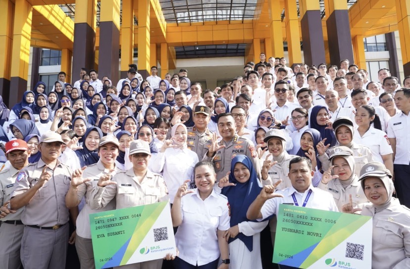 Polda Riau Gelar Apel Penyerahan Kartu BPJS Ketenagakerjaan bagi PPPK dan PHL