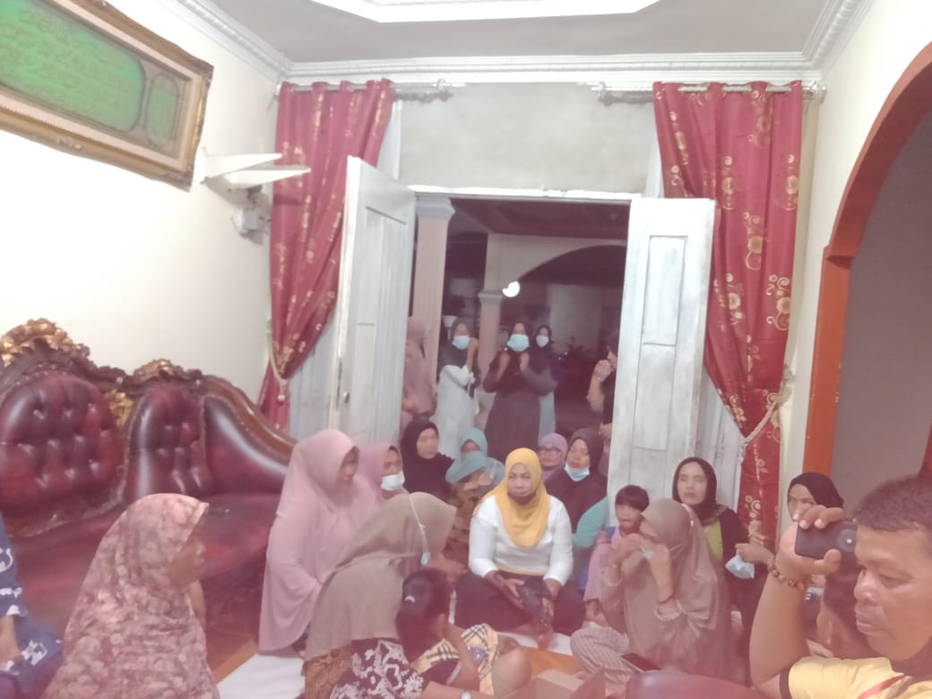 Ratusan Warga Desa Aursati Tolak Pelantikan Kades; Ini Marwah Desa Kami