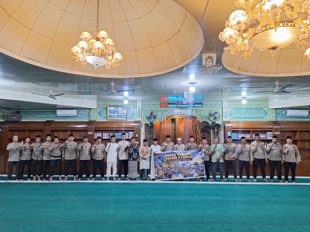 Pererat Silaturahmi, Jajaran Polres Kampar Sholat Subuh Berjamaah di Masjid At-Taubah Bangkinang