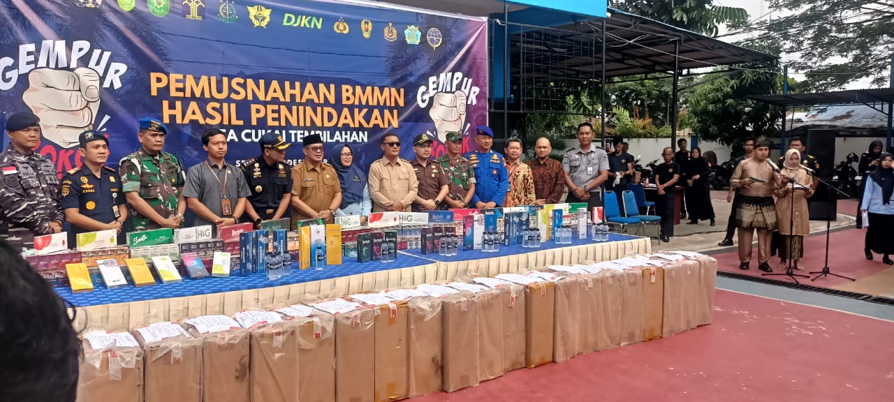 Bea cukai tembilahn musnakan barang ilegal  senilai 3,8 M  