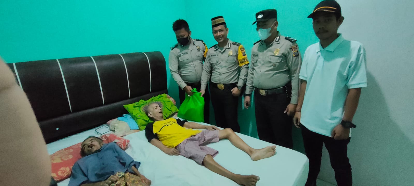 Jumat Barokah, Polsek Tambang Rutin Berbagi Sembako Kepada Warga Kurang Mampu