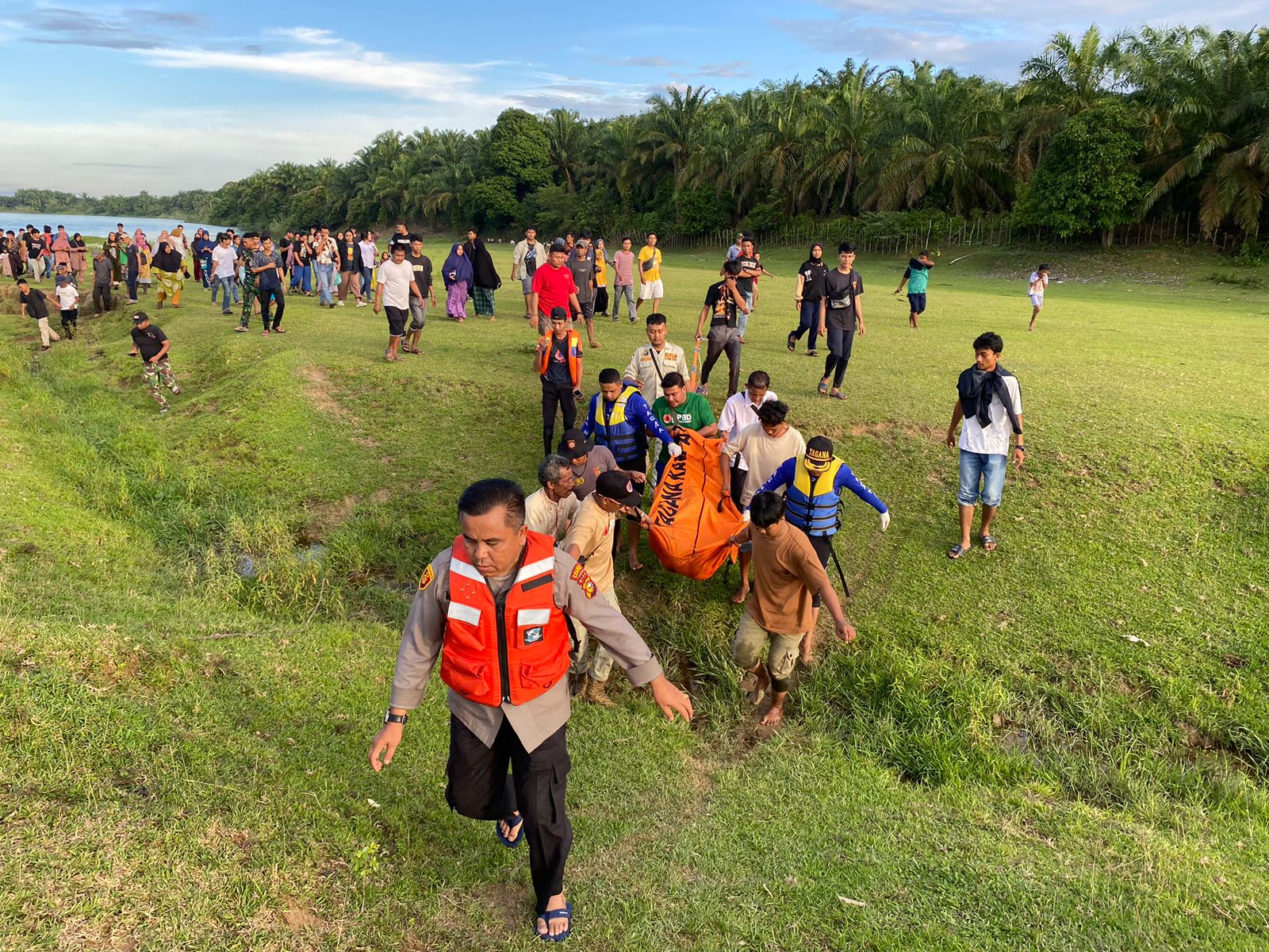 Akhirnya Mahasiswa Caltex Riau di Temukan Tidak Jauh Dari Korban Tenggelam