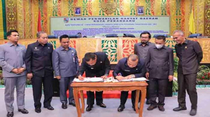 Dprd Kota Pekanbaru Disyahkan Apbd-p Pemko Pekanbaru Rp 2,521 Triliun