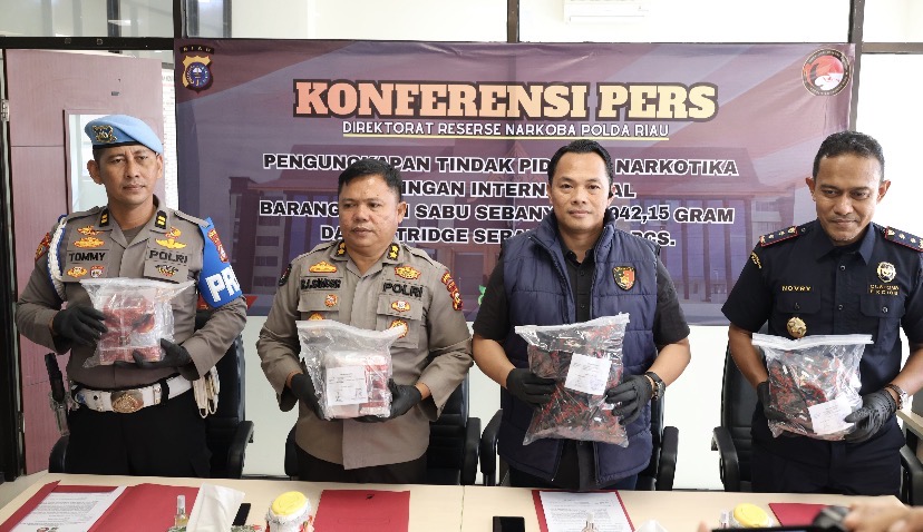 Selamatkan 35 Ribu Jiwa, Polda Riau Gagalkan Peredaran 6,94 Kg Sabu dan 969 Cartridge Etomidate Seni