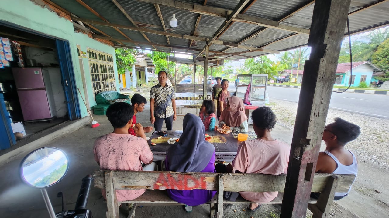 Cooling System, Satresnarkoba Polres Kampar Sambangi Ibu-ibu di Warung