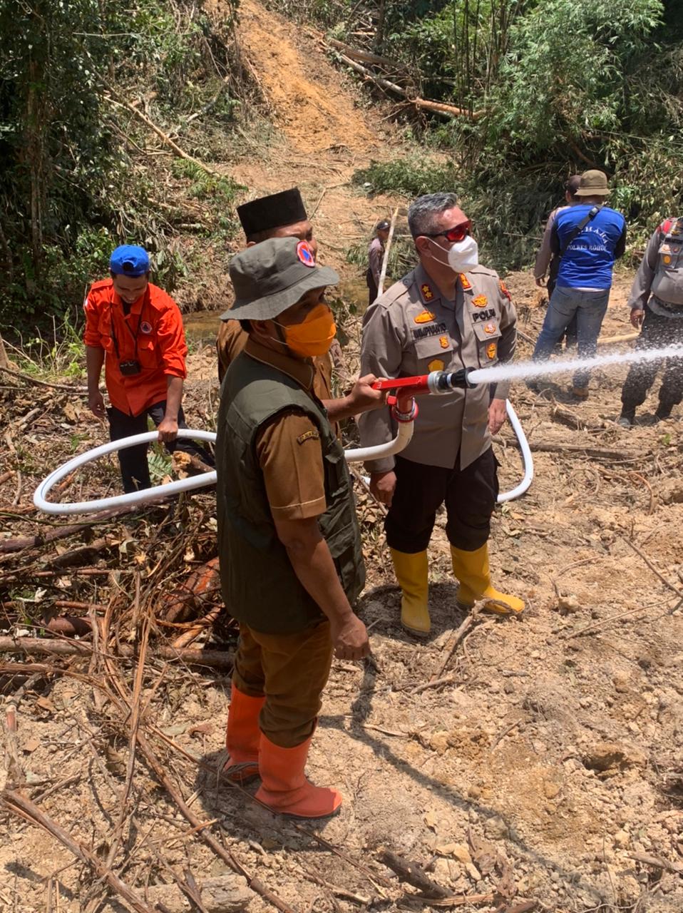 Langsung Ke Titik Karhutla, Kapolres Rohul Pastikan Api Sudah Padam