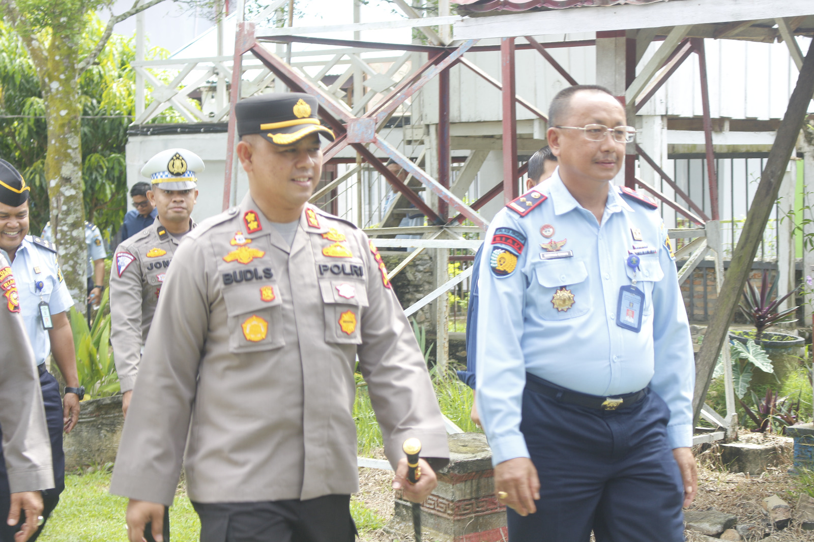 Kunjungi Lapas Pasir Pengaraian,Kapolres Rohul Panen Sayur,Terong Serta Telor Bebek Karya Kreatif Wa
