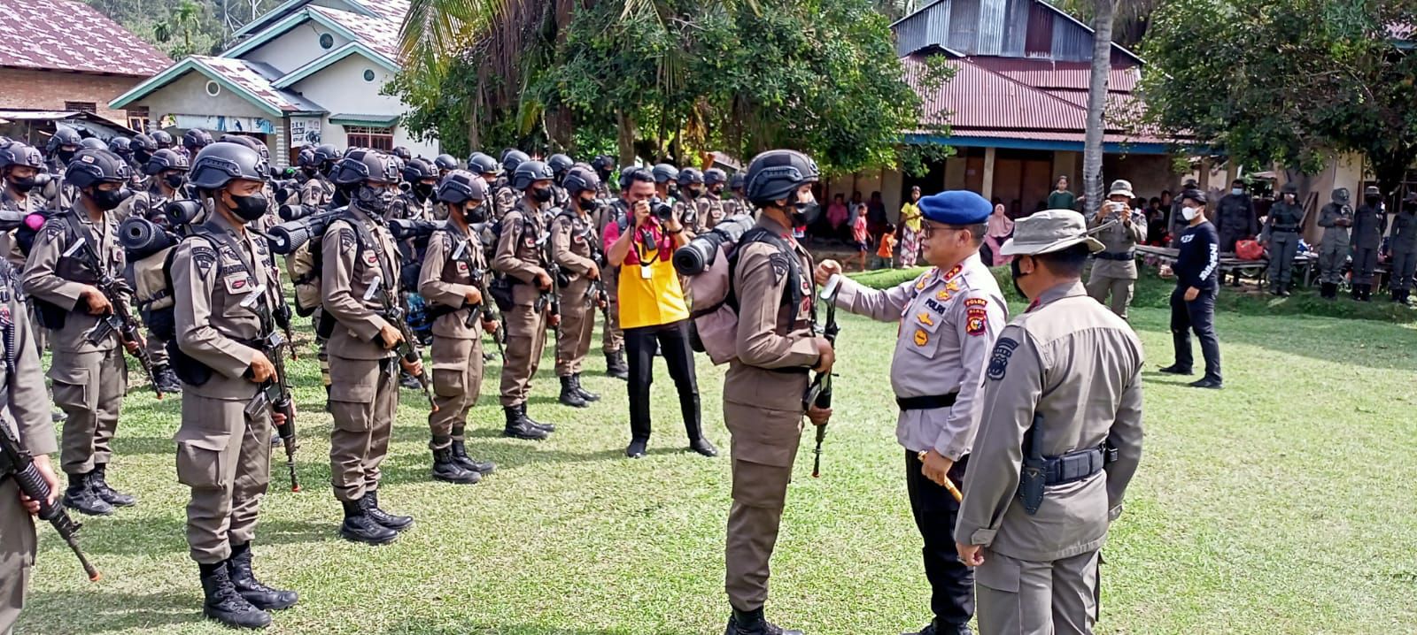 Buka Latihan Berganda Brimob Remaja, Kapolda : Taklukkan Bukit Barisan Ini, Buru Perusak Hutan.