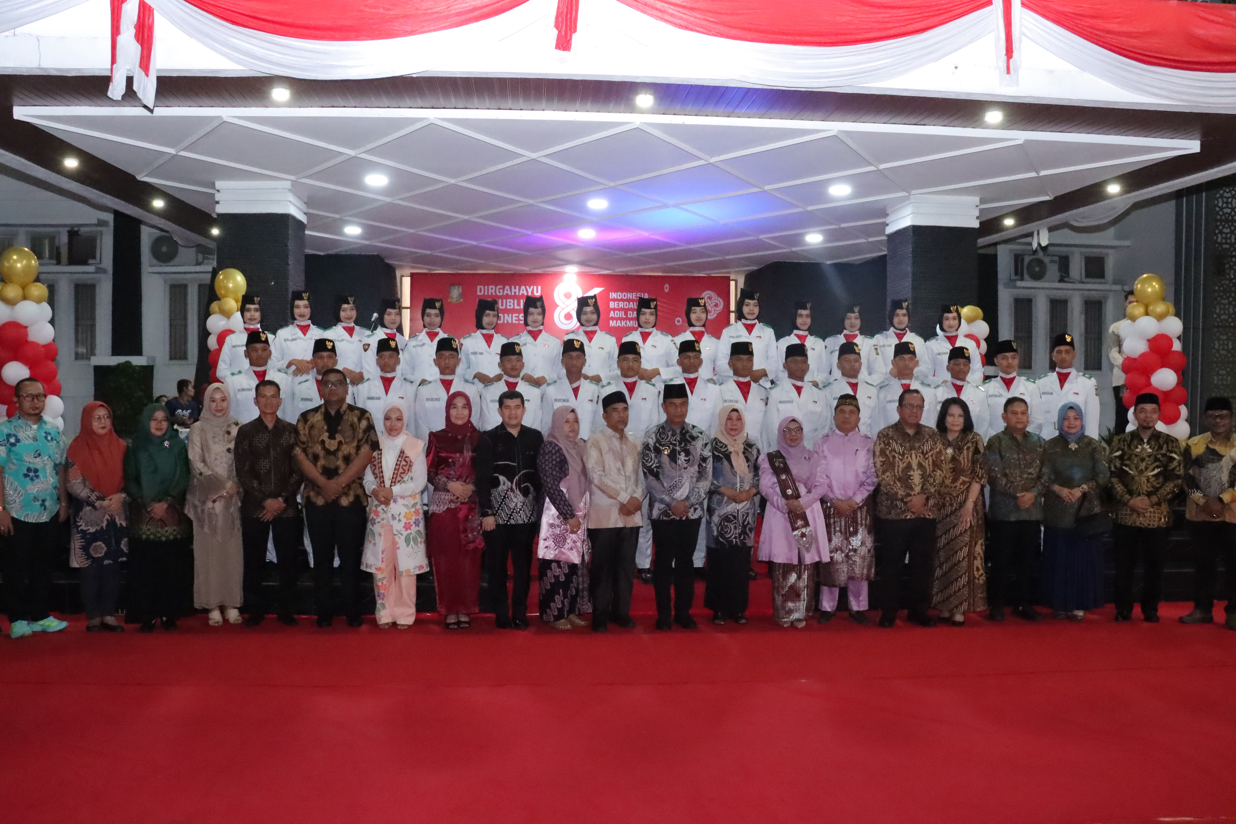Suasana Merah Putih Penuhi Balai Bupati, Kapolres Kampar Hadir Meriahkan Malam Resepsi Kenegaraan HU