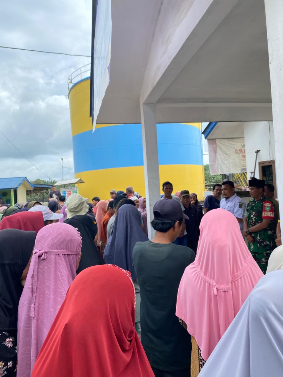 PT Samudera Agro Mas Salurkan 210 Paket Sembako untuk Warga Desa Keritang