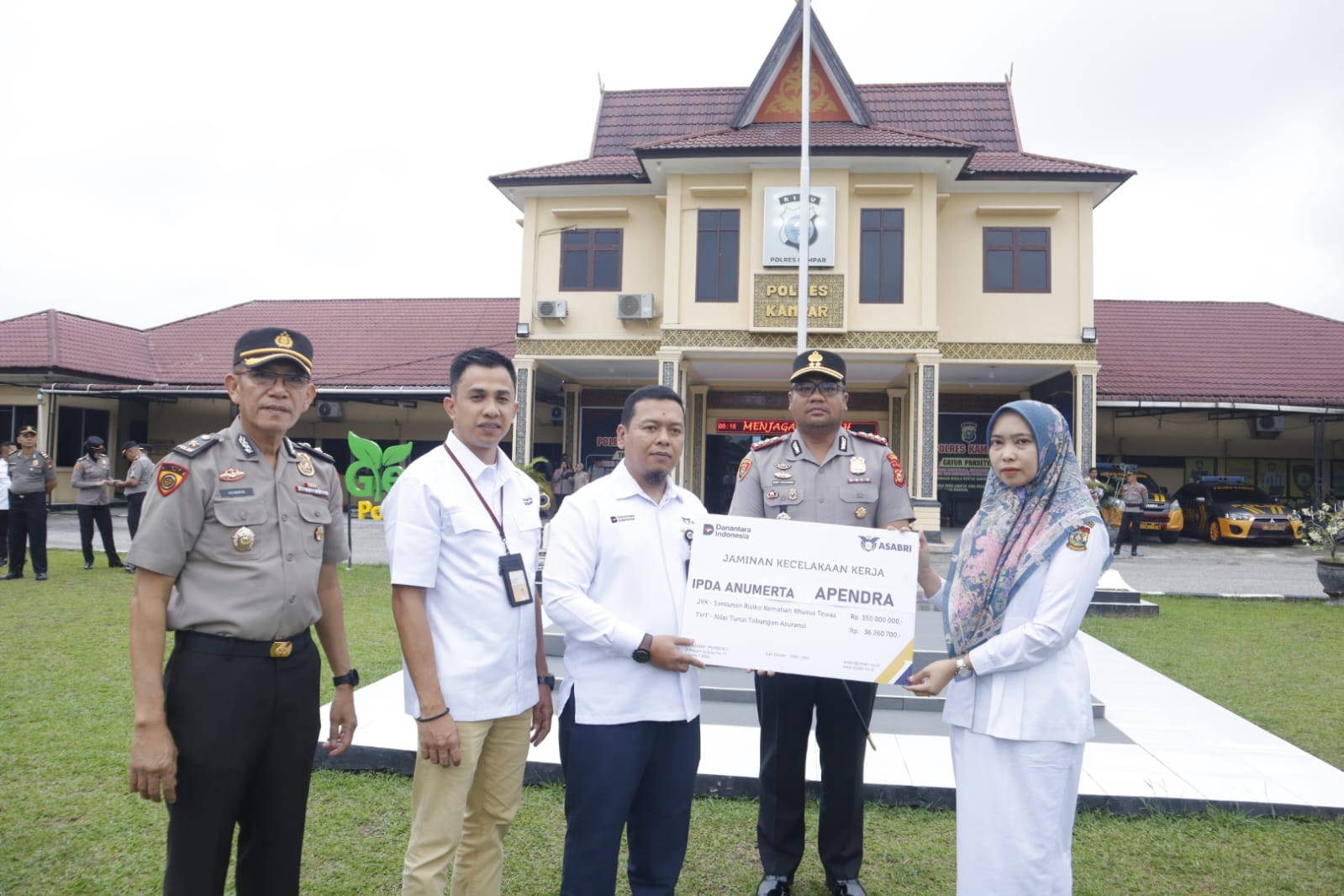 Kapolres Kampar Menyaksikan Penyerahan Santunan, PT. Asabri Dan Bank Mandiri Taspen