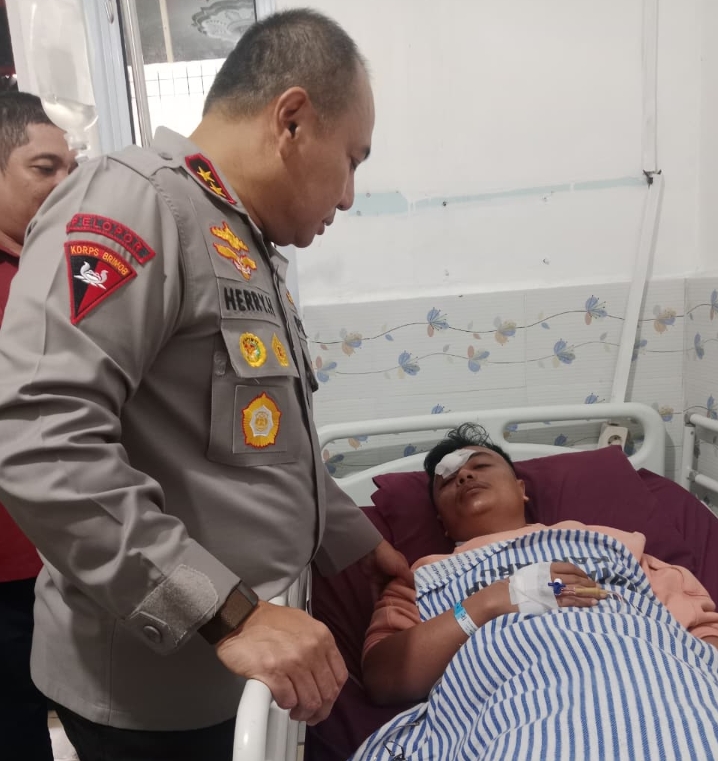 Kapolda Riau Jenguk Korban Pengeroyokan, Tegaskan Kasus Diusut Tuntas Tanpa Pandang Bulu