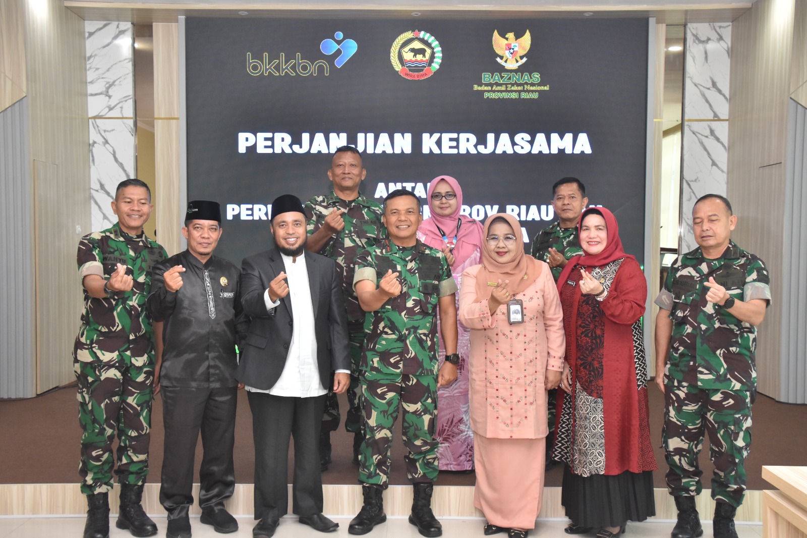 Danrem 031/WB Laksanakan Penandatanganan Perjanjian Kerja Sama Dengan BKKBN Dan Baznas