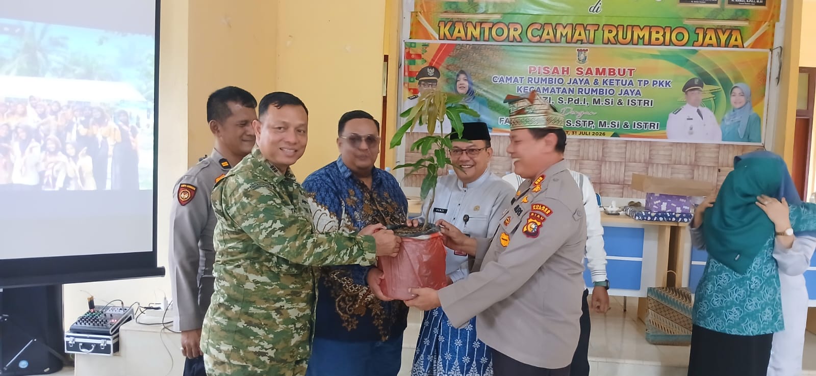 Kapolsek Kampar dan Danramil 07 Kampar Perkuat Sinergi melalui Green Policing