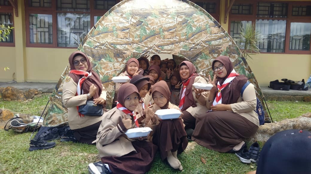 Gugus depan SD Negri 010 Sei beringin mengikuti perkemahan satu hari 