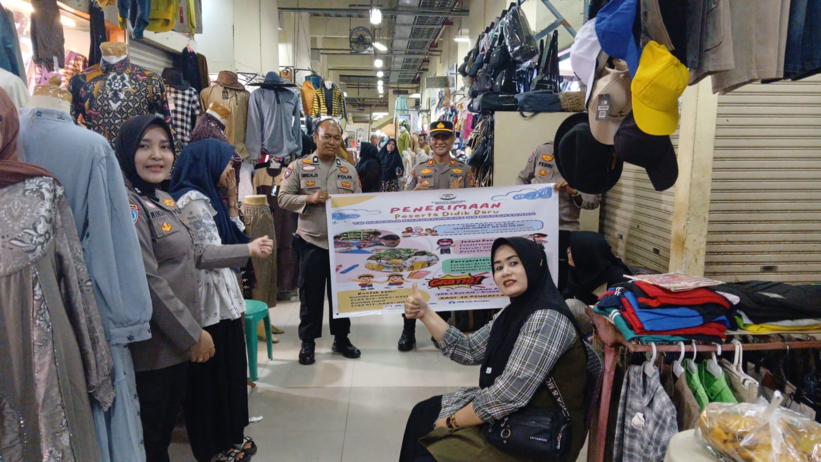 Sat Binmas Polres Kampar Blusukan ke Pasar Ramayana, Ajak Masyarakat Sekolahkan Anak di TK Kemala Bh
