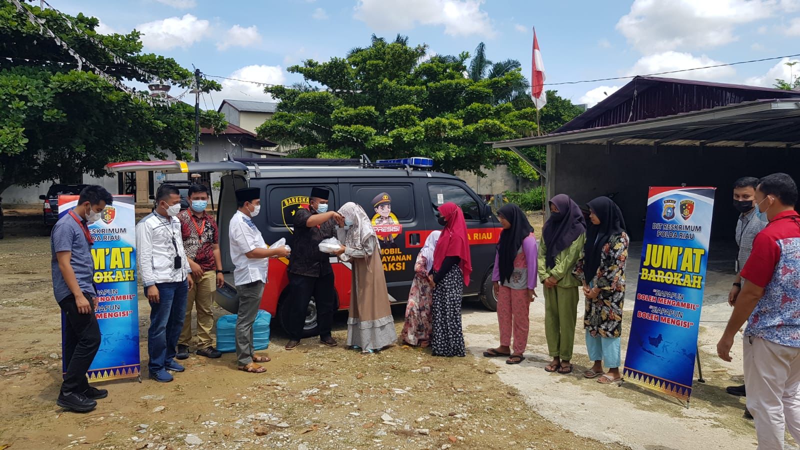 Tim Jumat Barokah Ditkrimum Polda Riau Sasar Dua Panti, Satu Masjid dan Kaum Dhuafa Jalanan