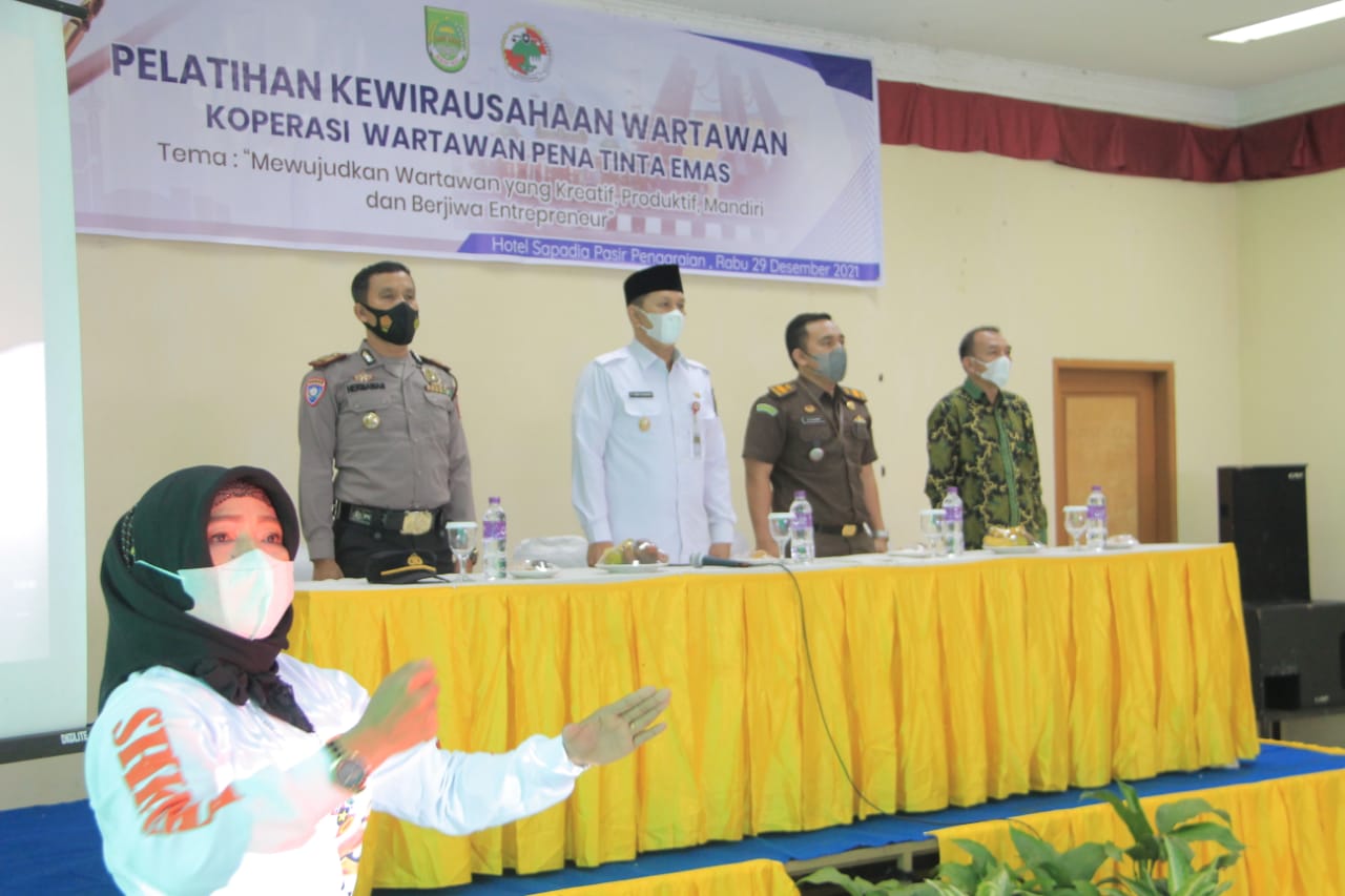 Kasat Binmas Polres Rokan Hulu AKP Hermawan hadiri pelatihan Koperasi Wartawan Tinta Emas di Sapadia