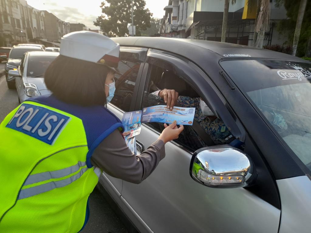 Sat Lantas Polresta Pekanbaru, Sampaikan Pesan Keselamatan Berlalu Lintas Kepada Pengguna Jalan