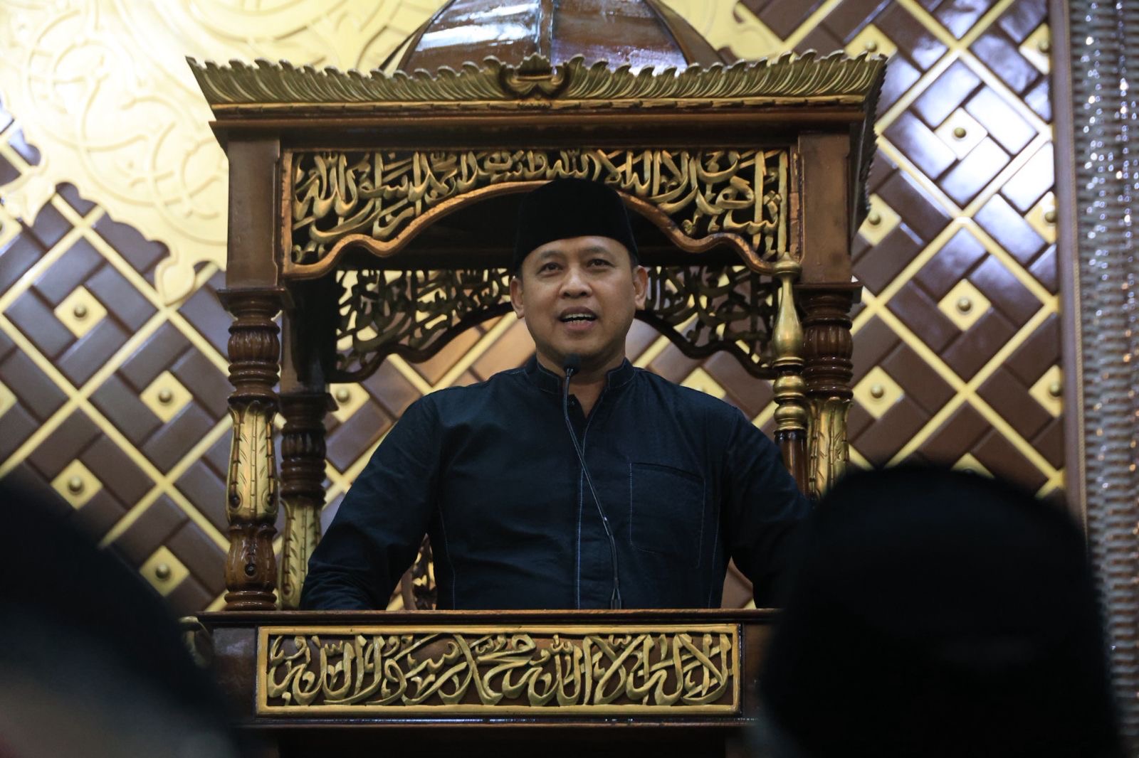 Wali Kota Bekasi  Tarawih Keliling di Masjid Jami Nurul Ikhwan, Sampaikan Perkembangan Tata Kelola K