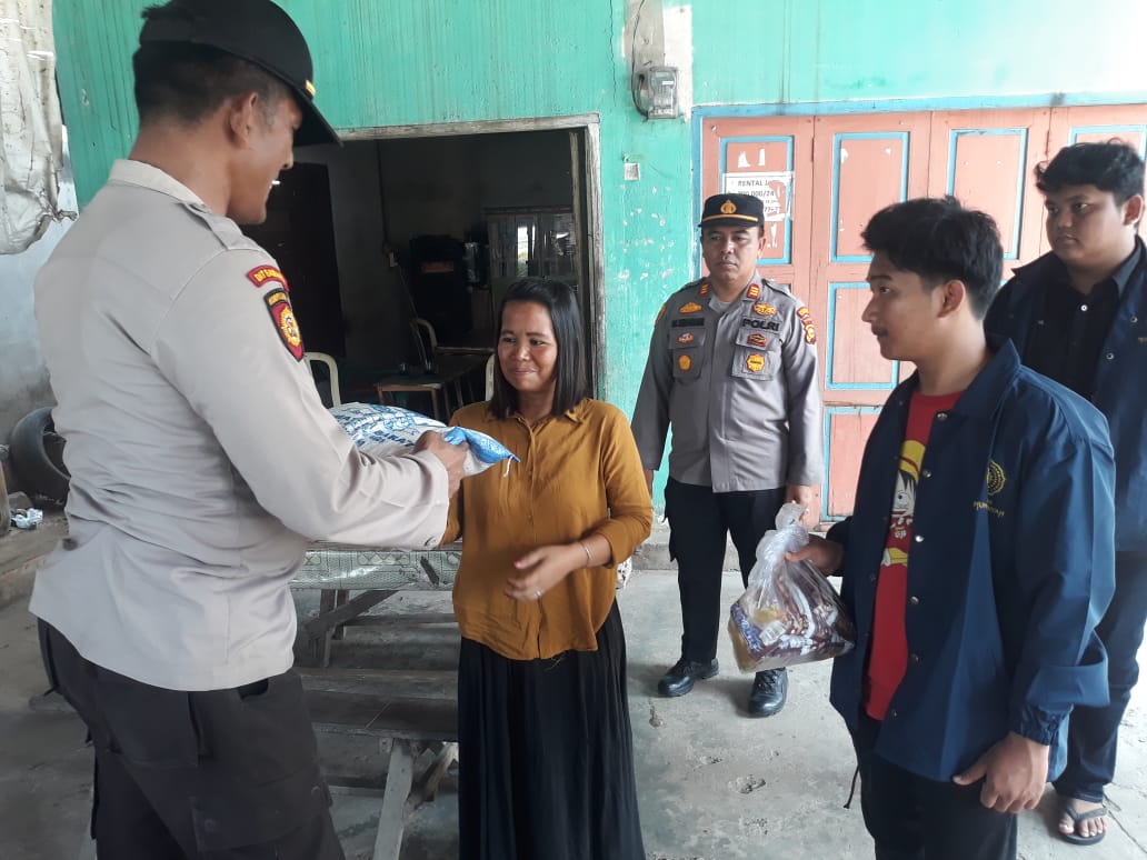 Jumat Barokah, Polsek Kampar Berbagi Sembako Kepada 10 Warga Kurang Mampu