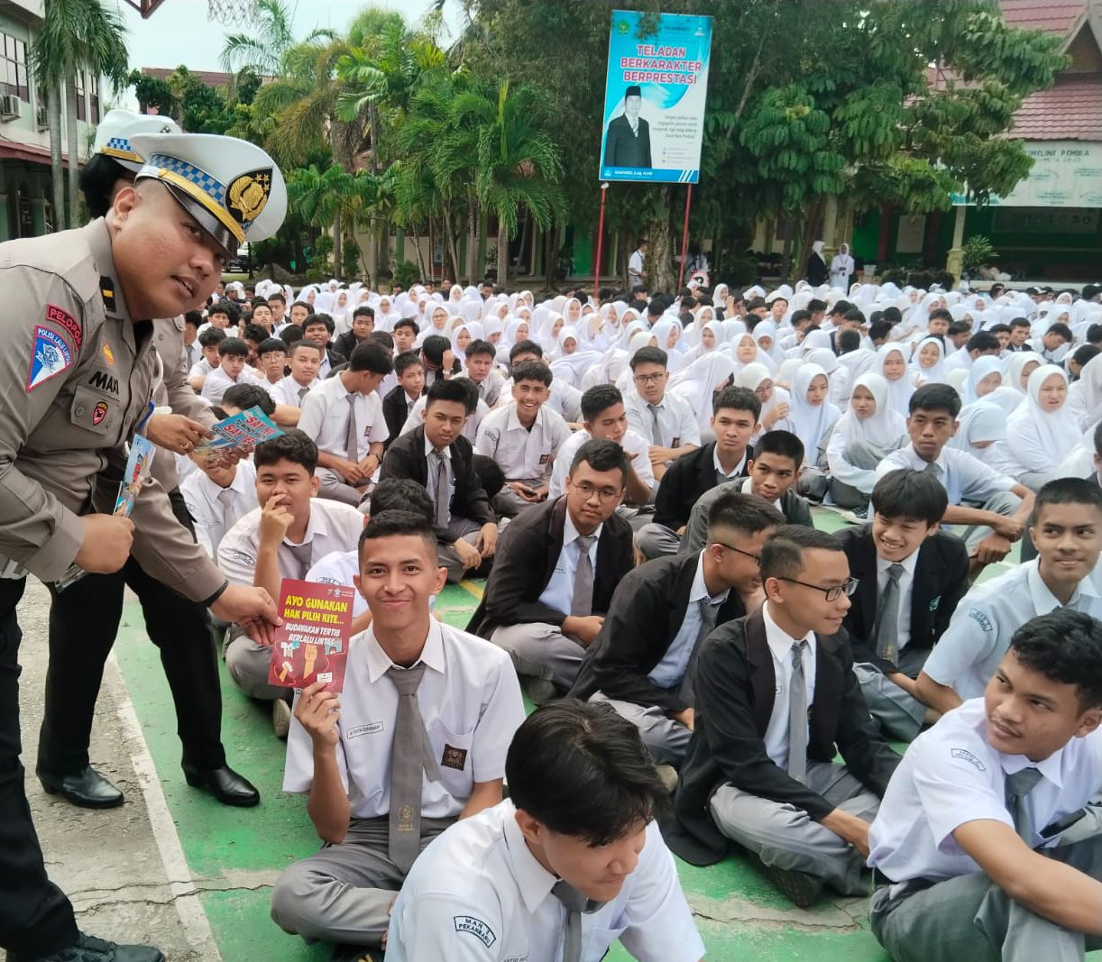 TIM COOLING SYSTEM DITLANTAS POLDA RIAU GELAR SOSIALISASI DAN EDUKASI GENERASI Z