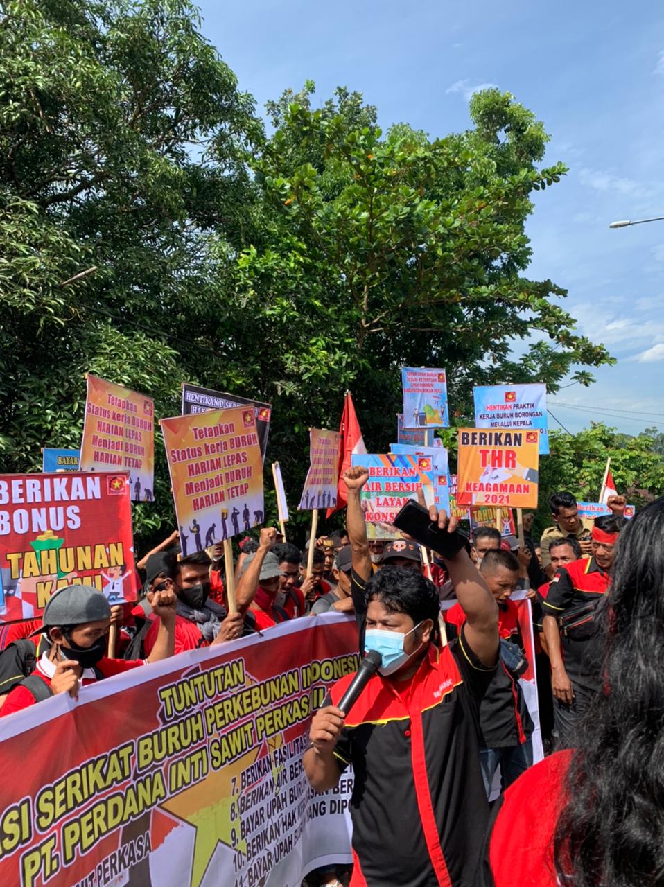 Ratusan Pekerja PT PISP II F,SERBUNDO Gelar Aksi Mogok Kerja