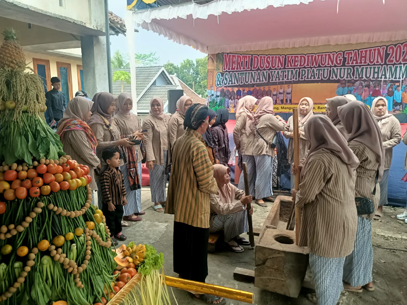 Kediwung, Warga Antusias Melaksanakan Giat Merti Dusun 2026