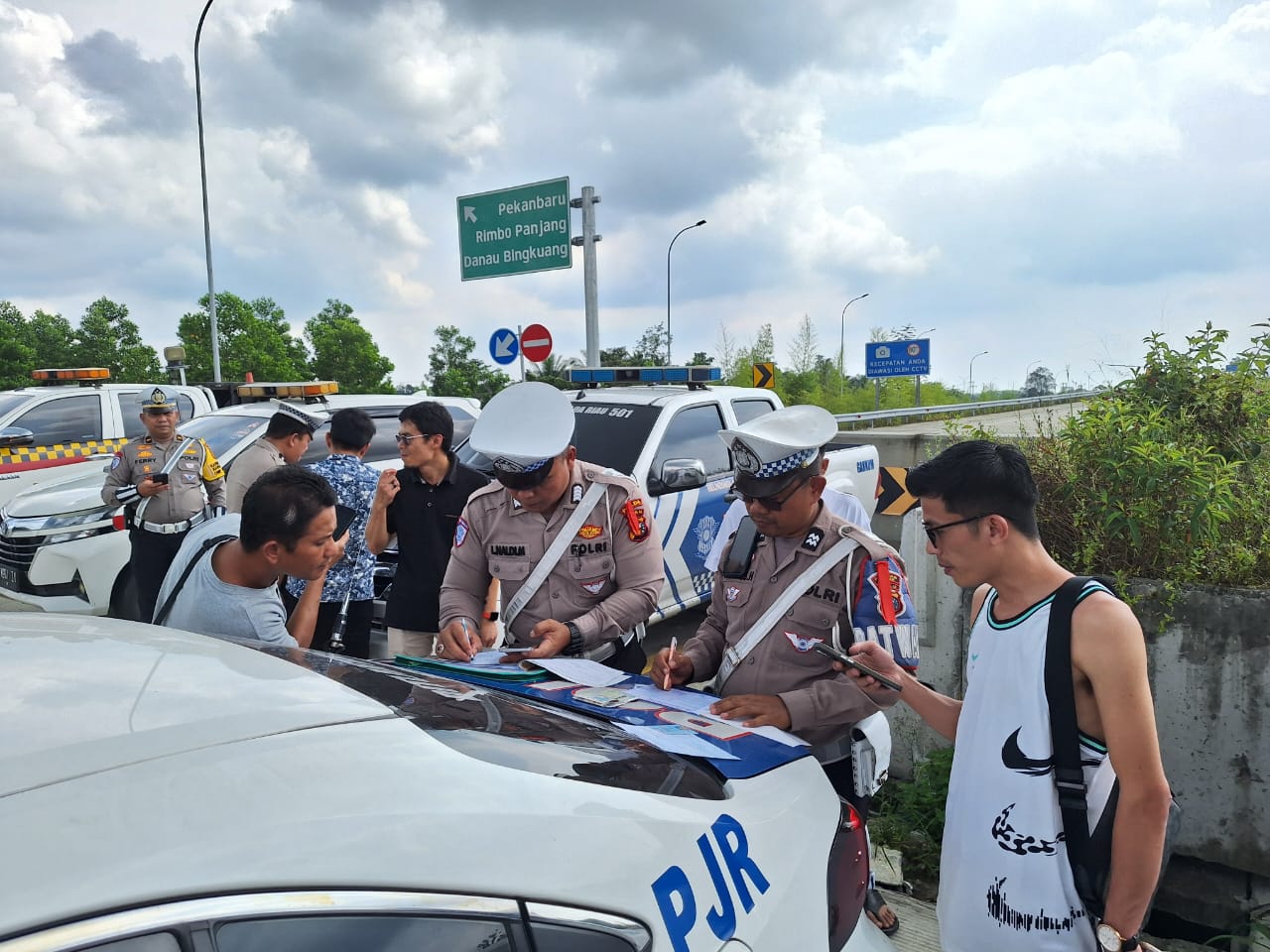 TEKAN ANGKA FATALITAS DI JL.TOL DITLANTAS POLDA RIAU PANTAU KECEPATAN KENDARAAN