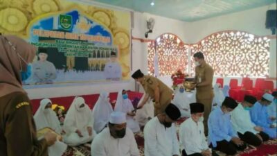 Pelepasan Keberangkatan 24 Calon Haji Bupati Rohul Gelar Tepung Tawar