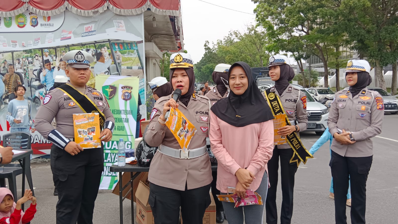 TIM COOLING SYSTEM DITLANTAS POLDA RIAU AJAK MASYARAKAT TERTIB BERLALU LINTAS