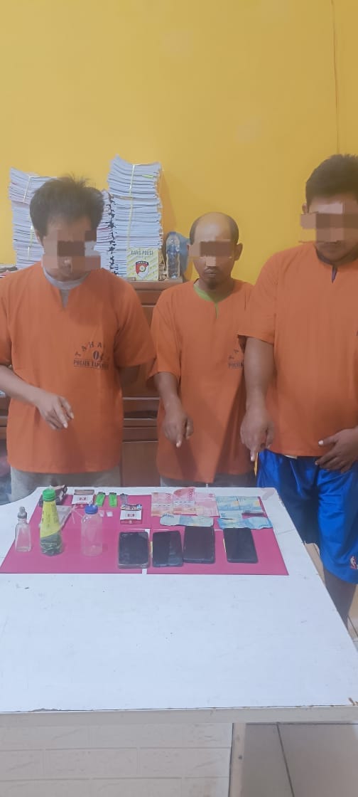 Polsek Tapung Hilir Berhasil Ciduk 3 Tersangka Pengedar Sabu, 1 DPO Masih Buron!