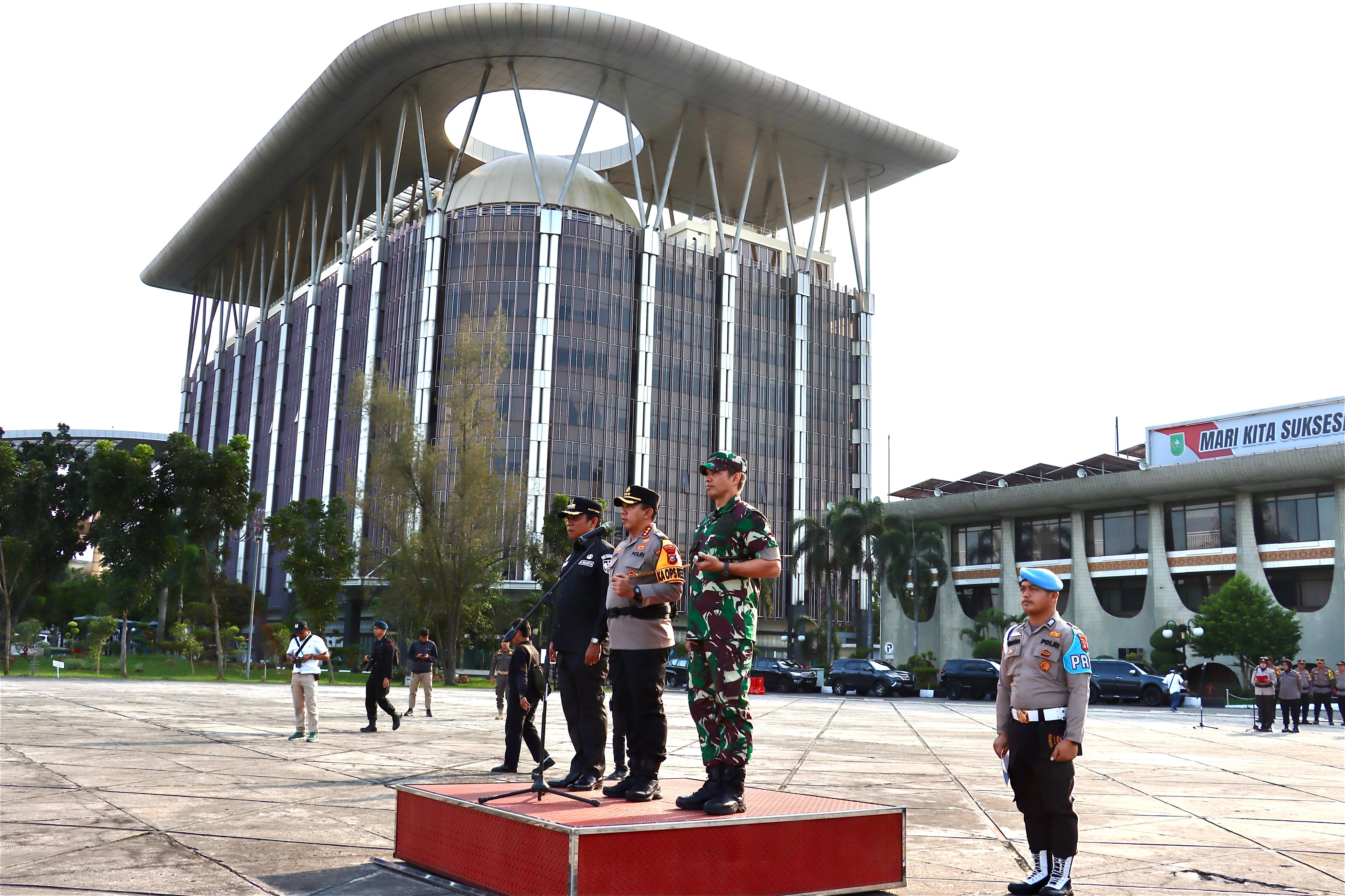 Kapolresta Pekanbaru Kombes Pol Jeki Rahmat Mustika S.I.K memimpin Apel Serpas personil Pengamanan 