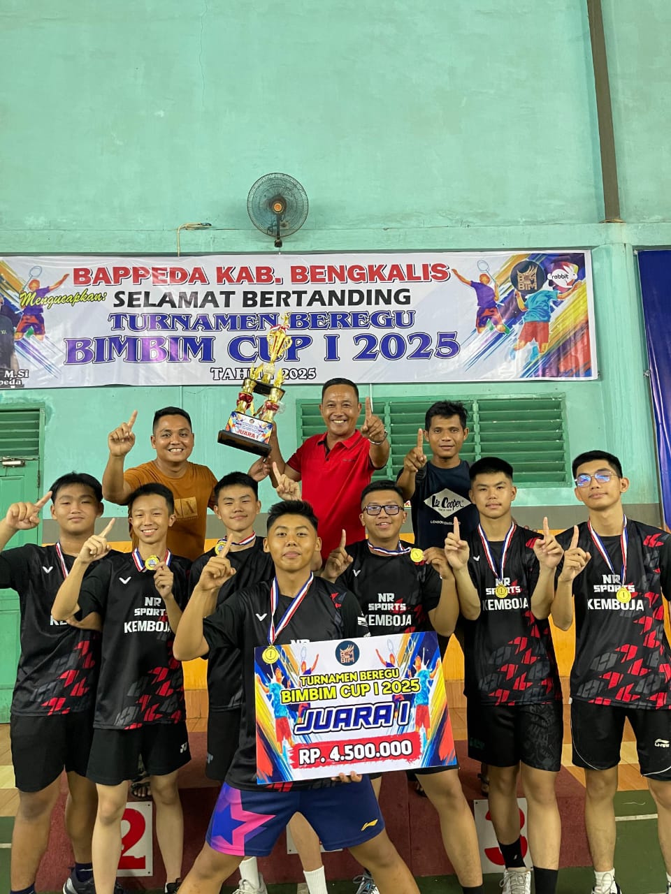 SMAN 1 Bengkalis Juara Turnamen Badminton Beregu "BIM BIM Cup 1 Tahun 2025"