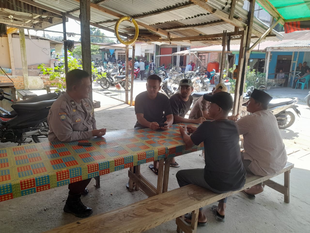 Bhabinkamtibmas Polsek Keritang Terapkan Cooling System dalam Sambang ke Warga binaannya.