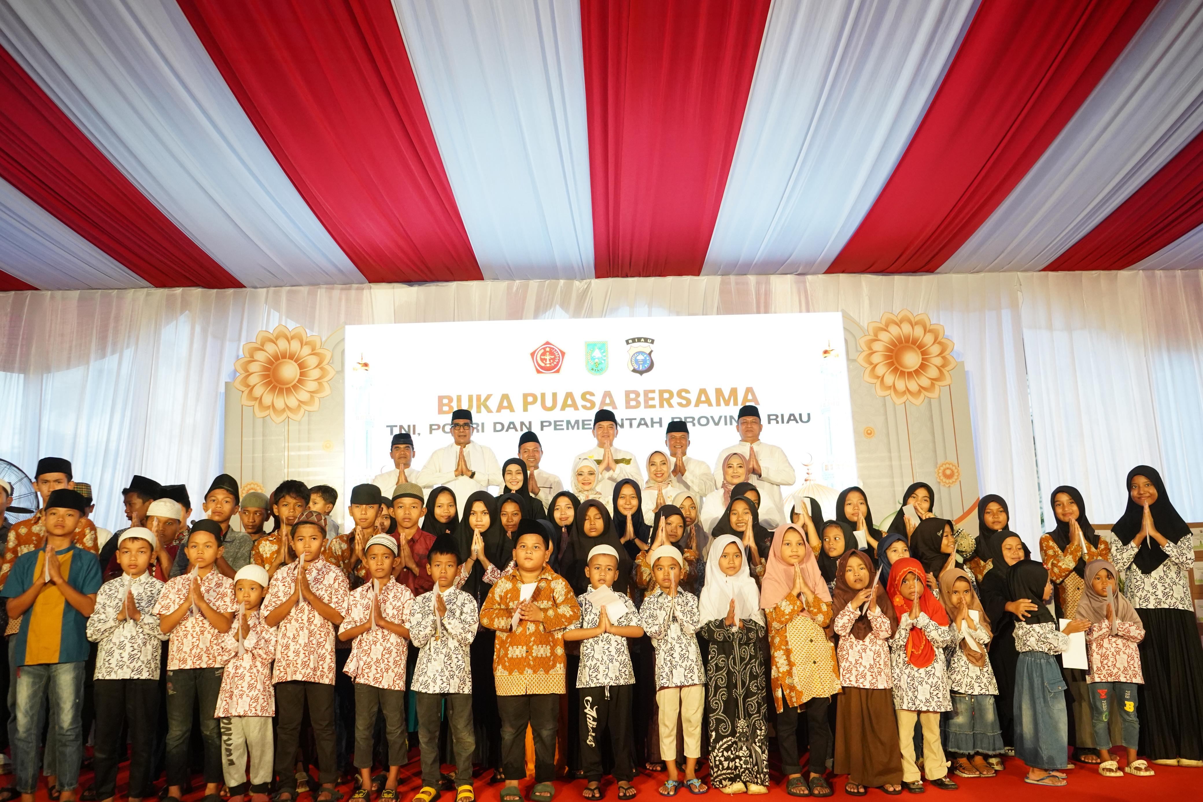 POLDA RIAU GELAR BUKA PUASA BERSAMA TNI-POLRI dan FORKOPIMDA PROVINSI RIAU