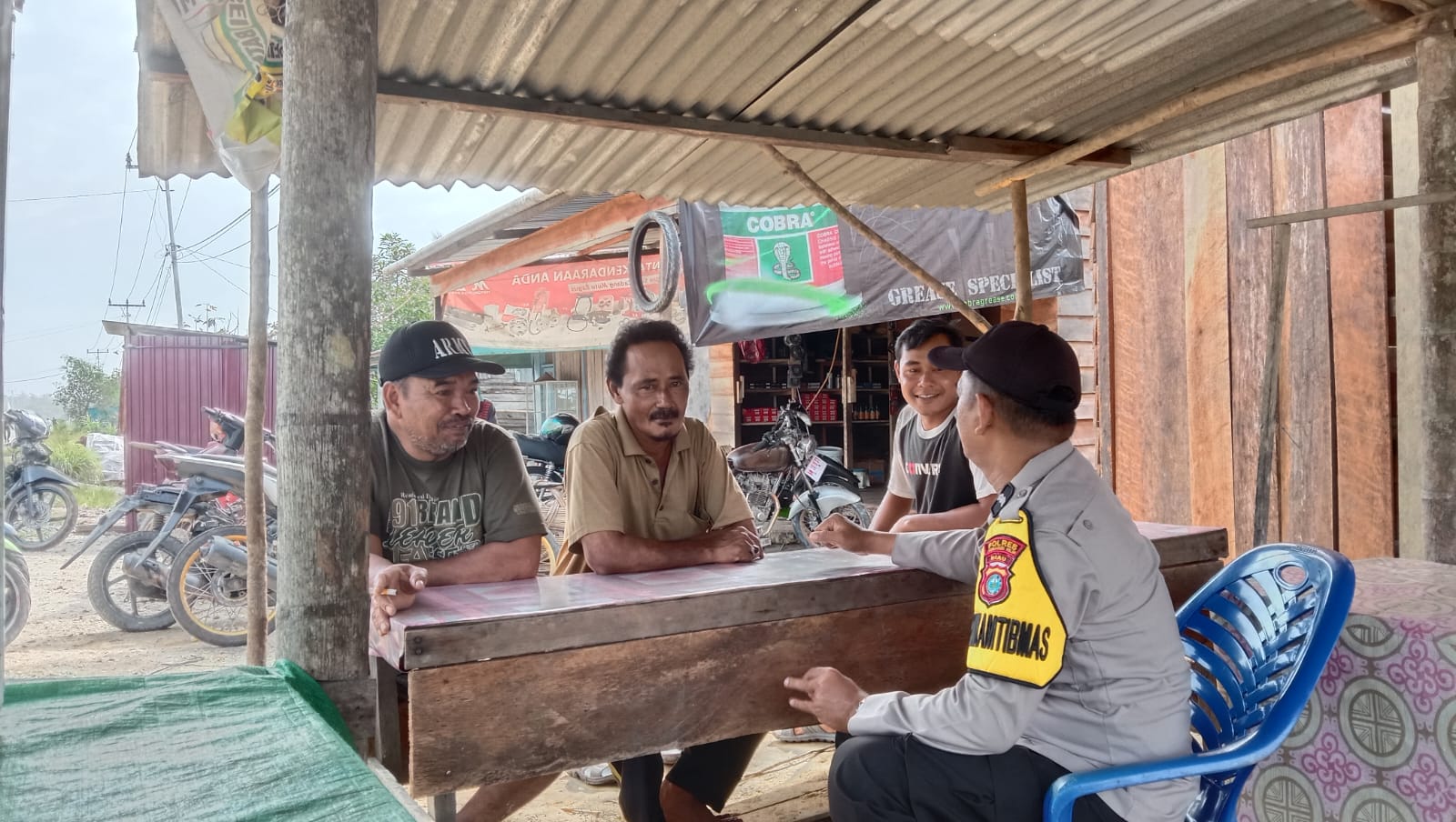 Bhabinkamtibmas Polsek Keritang Ajak Warga Tetap Jaga Kesatuan Jelang Pilkada Serentak 2024