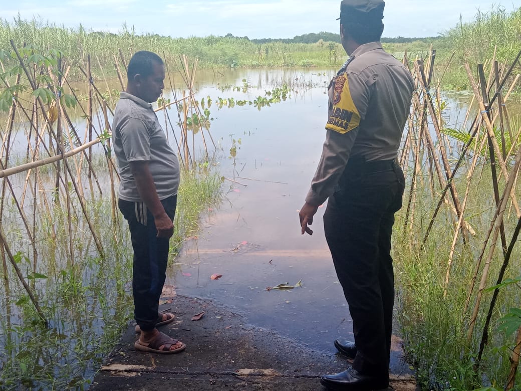 Polsek Kuala Cenaku,turun ke sejumlah lokasi kanal bloking sekaligus sosialisasikan